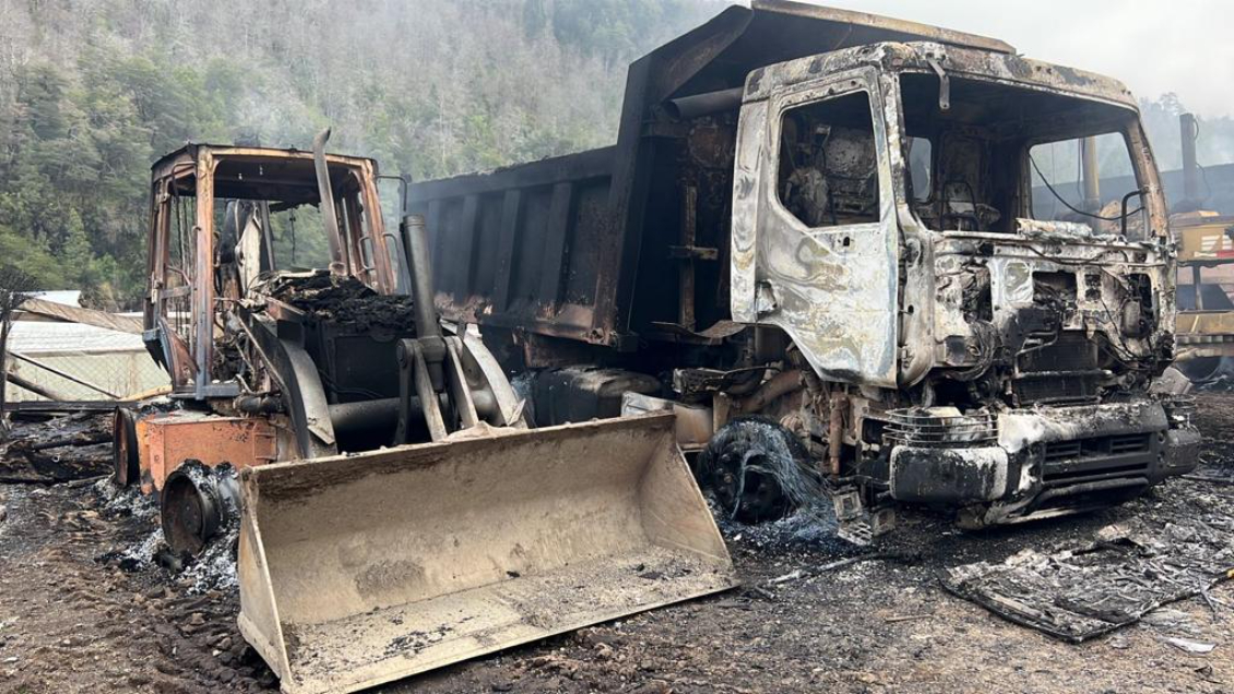 Empresa sufrió ataque incendiario en Alto Biobío: Al menos 12 vehículos y maquinaria destruida