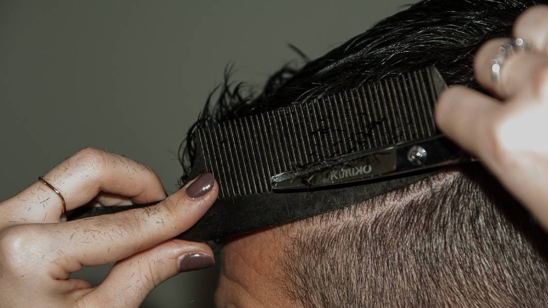 Hombre se cortó el pelo y descubrió que le quedaban seis meses de vida