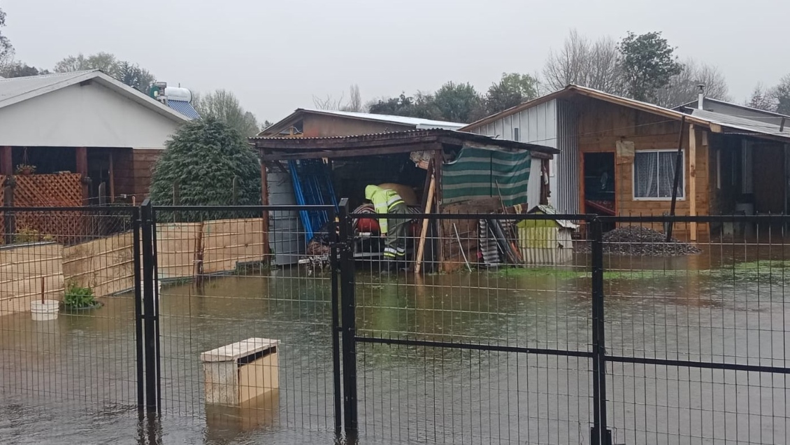 Lluvias en La Araucanía provocaron desborde de esteros y anegamientos en casas