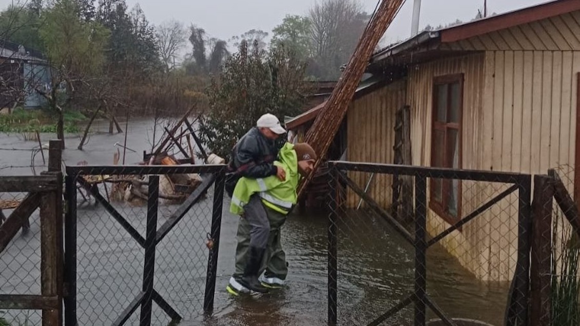 Sistema frontal dejó 17 casas anegadas y cortes de electricidad en La Araucanía