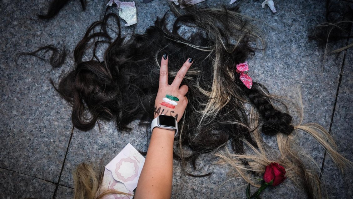 Detienen en Irán al padre de Amini para que no conmemore la muerte de su hija