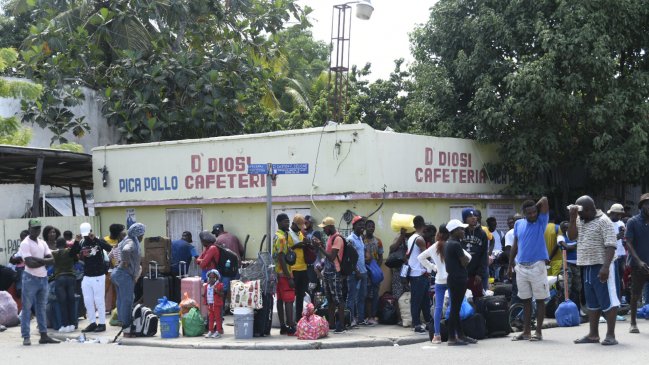  Haitianos exigen renuncia de primer ministro por cierre de frontera dominicana  