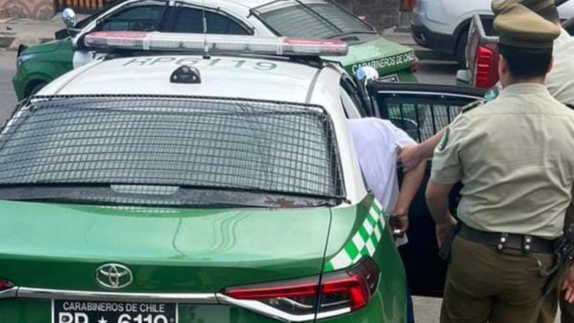 Hombre quedó preso, acusado de golpear y de apuñalar a exconviviente