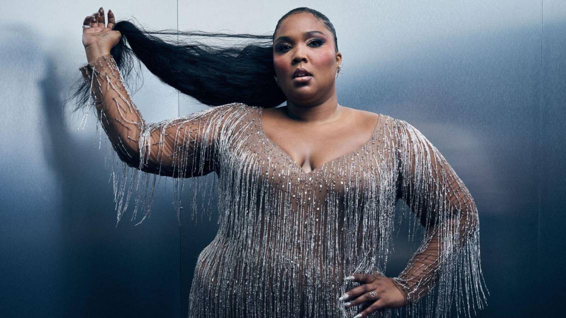Lizzo recibe otra demanda por acoso sexual y racial