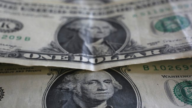  Dólar se acerca a los 900 pesos tras decisión de la Fed sobre tasas de interés  