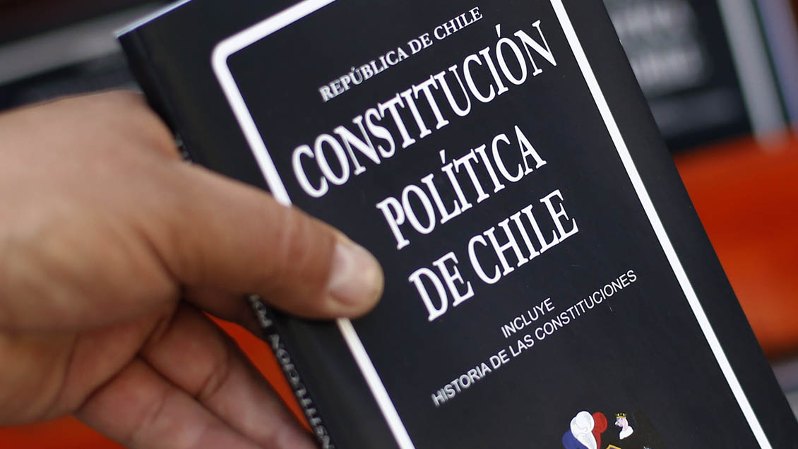 Constitución: Chilenos se informan cada vez más y el rechazo sigue en alza