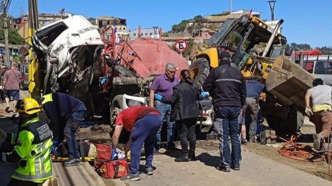   Carro de Bomberos chocó retroexcavadora en Cartagena: trabajador murió 