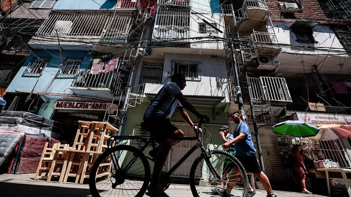 La pobreza trepa en una Argentina de ingresos pulverizados por la alta inflación