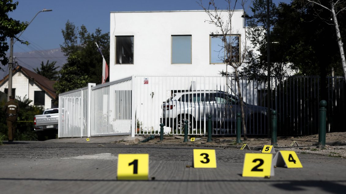 Delincuentes huyeron con millonario botín tras balacera en orfebrería de Las Condes