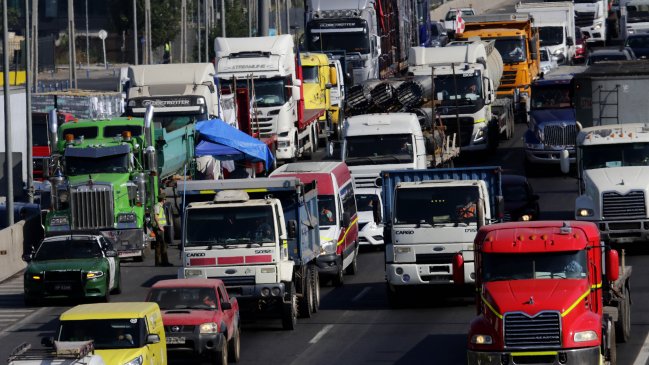  Camioneros chilenos responden con dureza a amenaza desde Argentina  