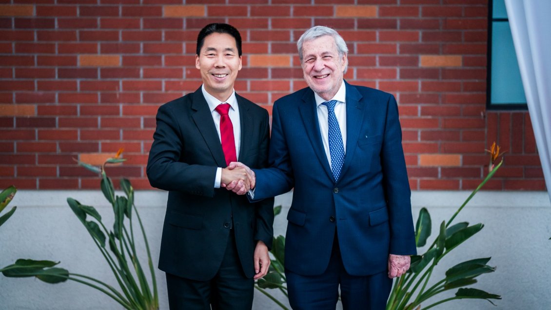 Chile y China celebraron nuevo aniversario de la fundación del país asiático