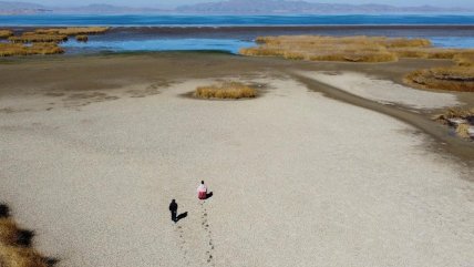  Preocupación en Bolivia por sequía que afecta grandes tramos del Lago Titicaca 