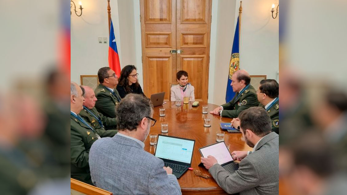 Ministra Tohá se comprometió a revisar presupuesto para Bomberos