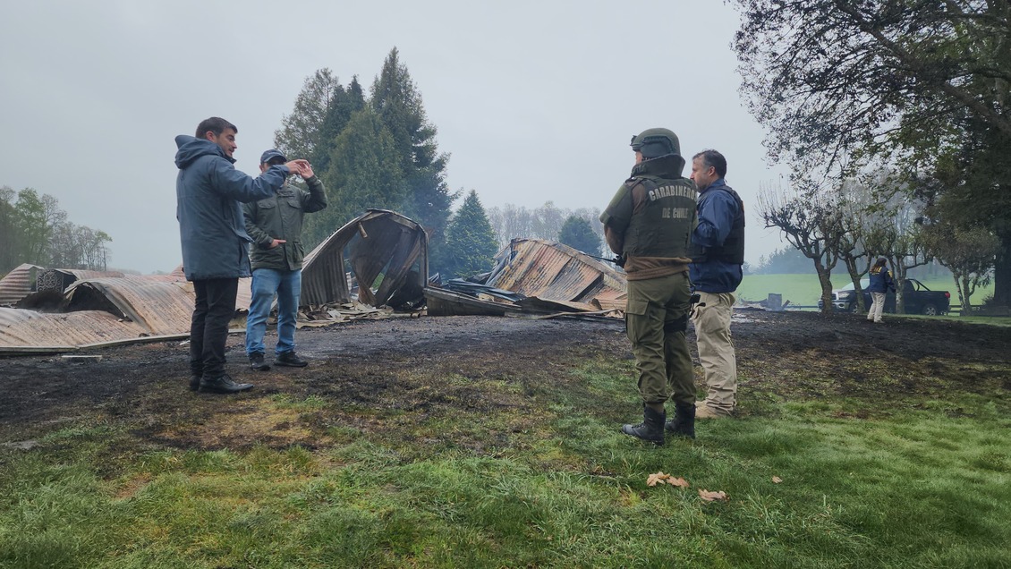 Ataque incendiario destruyó casa, bodegas y maquinaria en Vilcún