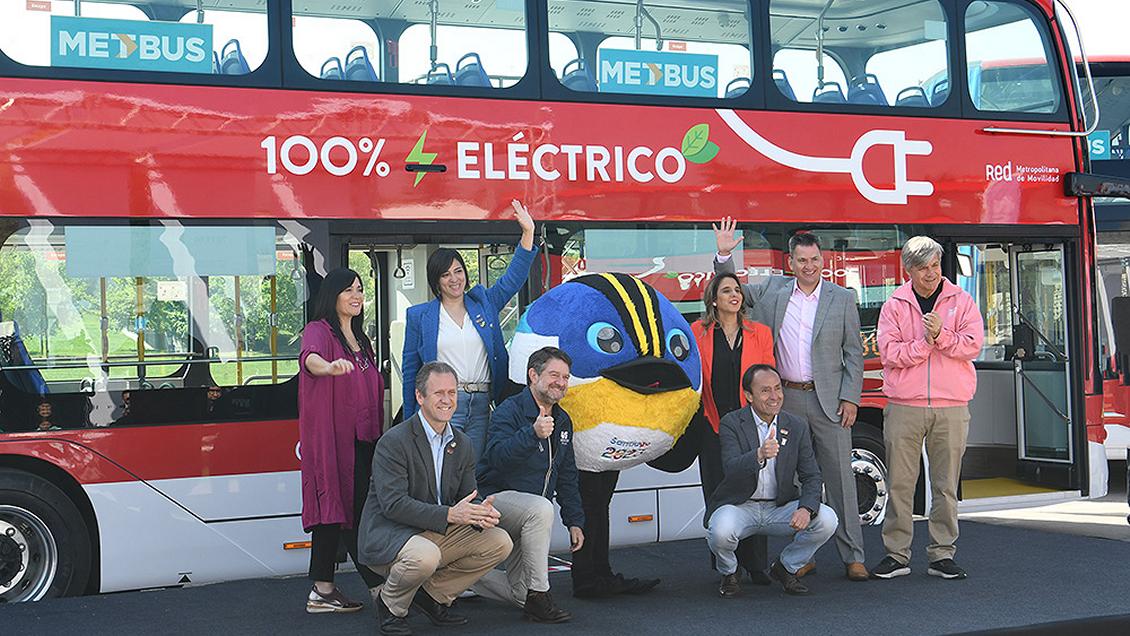 Buses eléctricos de dos pisos debutan con recorrido 