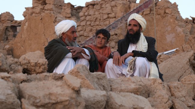   Suben a 2.400 los muertos y a 2.000 los heridos en terremoto de Afganistán 