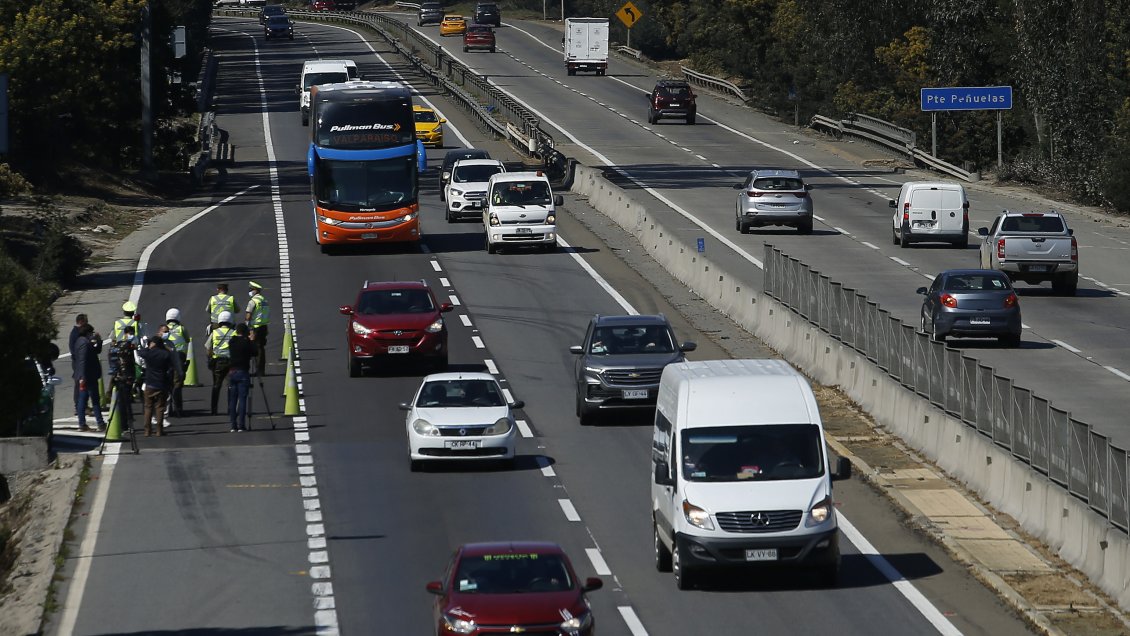 Peaje a luca y restricción de camiones serán implementados este lunes