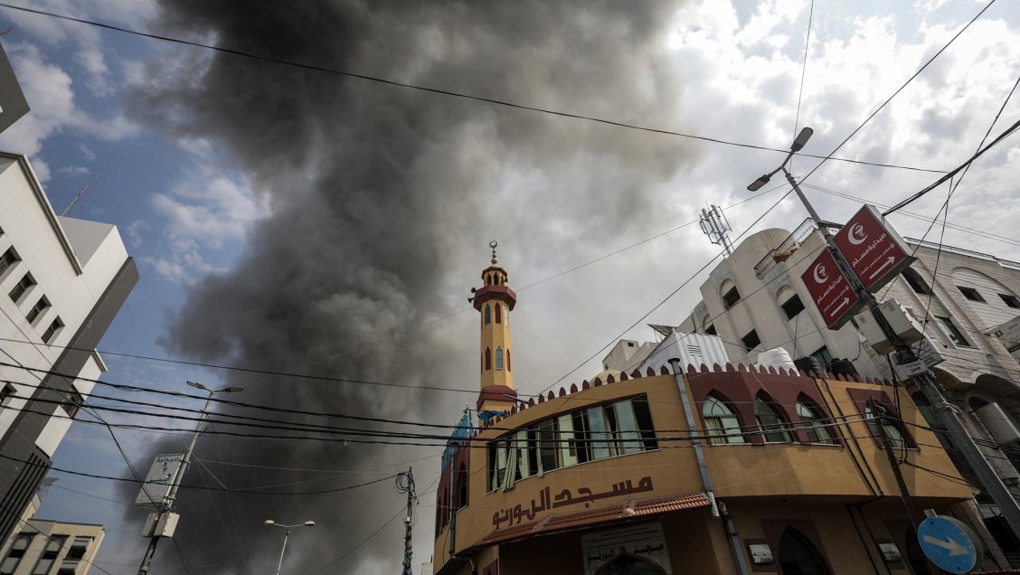 Israel corta totalmente el suministro de electricidad, alimentos y combustible a Gaza