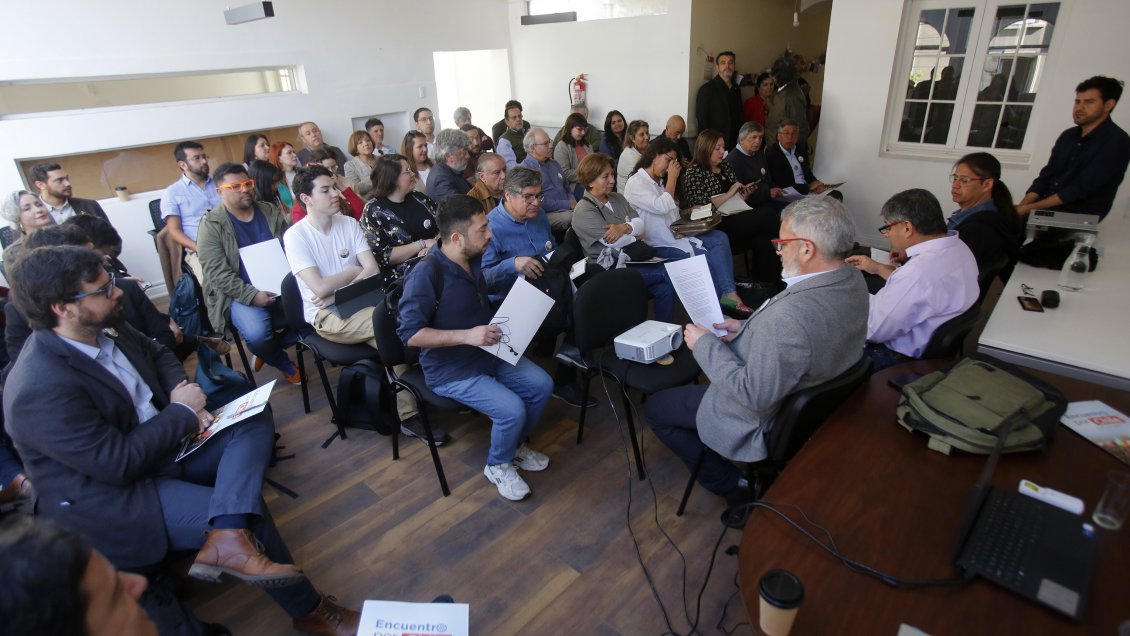 Cónclave oficialista se inició con llamado a buscar acuerdos en proceso constitucional