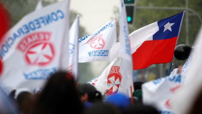 Fenats retomó movilización por despido de trabajadores contratados a honorarios