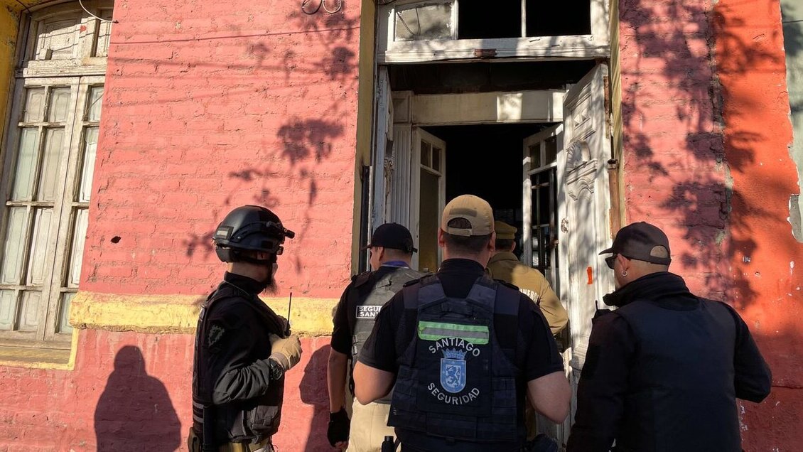 Municipalidad logró nuevo desalojo de casa tomada en Santiago