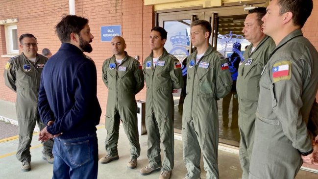 Presidente Boric agradeció labor de tripulación FACh que evacuó a chilenos desde Israel