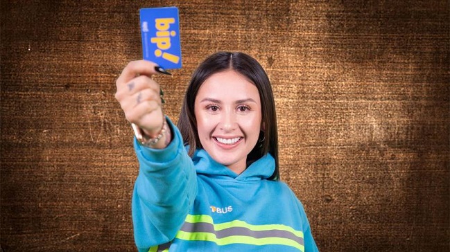 Azzartt Maveth, más conocida como la "tía de la micro", arremetió contra Junior Playboy. Azzartt Maveth, más conocida como la "tía de la micro", arremetió contra Junior Playboy.