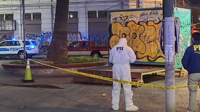 Valparaíso: Hombre en situación calle es asesinado en plena plaza Echaurren del Barrio Puerto