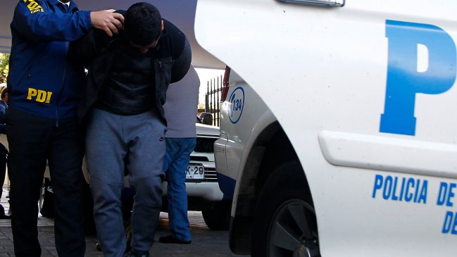 Hombre engañó a su esposa por más de 10 años diciéndole que era miembro de la PDI