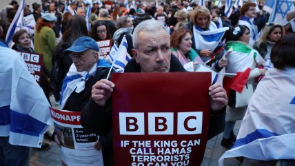   Multitud protestó en la BBC para pedir que califique a Hamás como terrorista 
