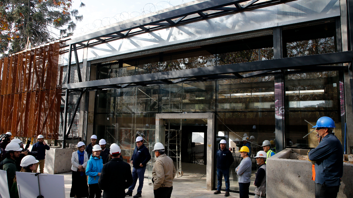 A cuatro años del estallido, reabren el Café Literario del Parque Bustamante