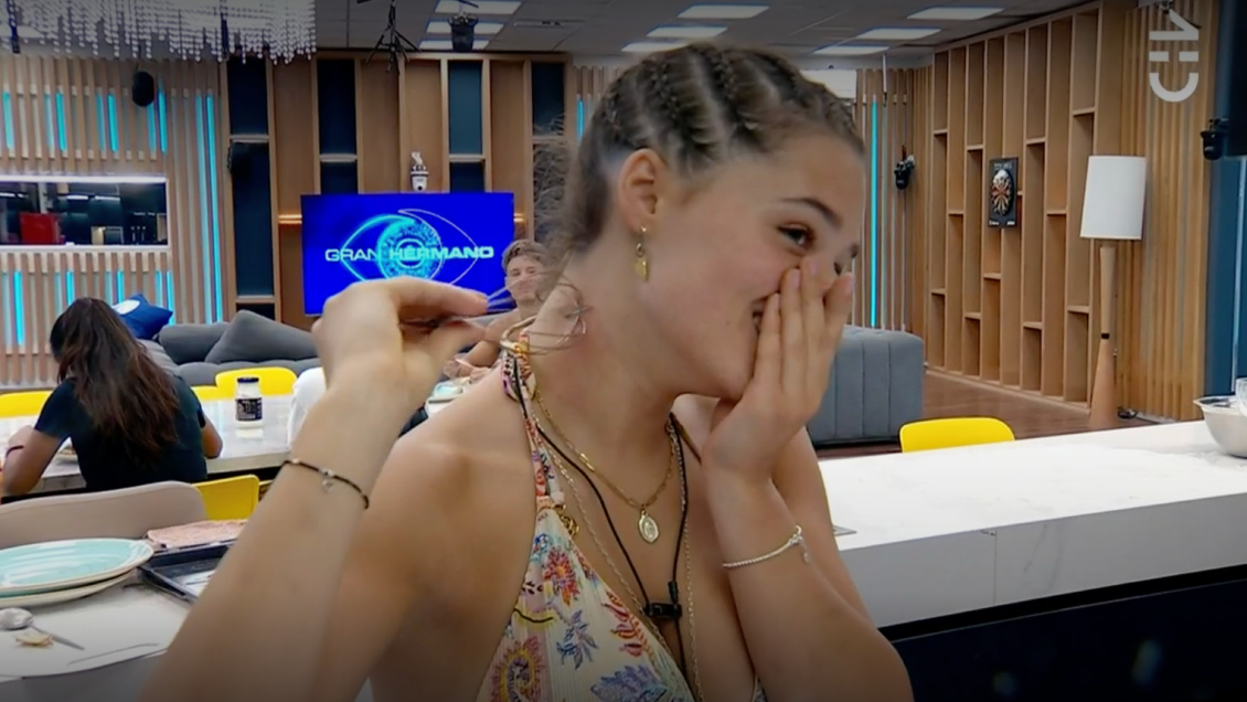 Alessia chupón Alessia y su chupón en Gran Hermano