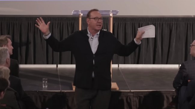 Kevin Spacey fue ovacionado tras dar charla sobre la cultura de la cancelación