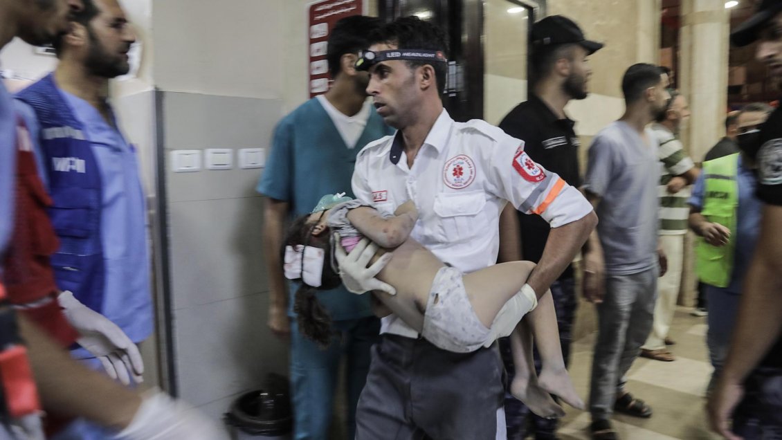 Bombardeo a hospital de Gaza deja al menos 500 muertos