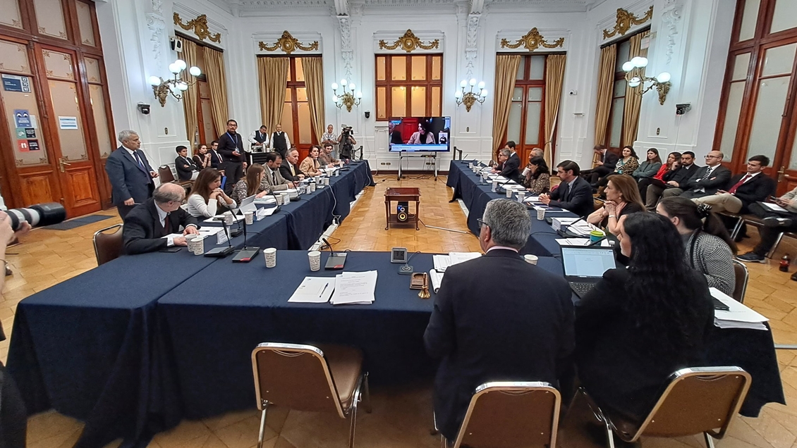 No libre de asperezas, Comisión Mixta debate pendientes de la propuesta de Constitución