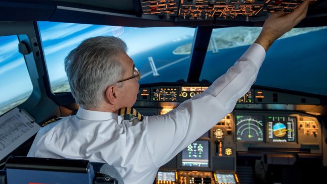 Por intento de asesinato: Detienen a piloto por tratar de apagar los motores de un avión con 83 pasajeros