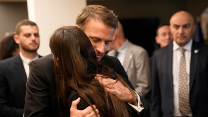   Macron visitó a los familiares de víctimas francesas en Israel 