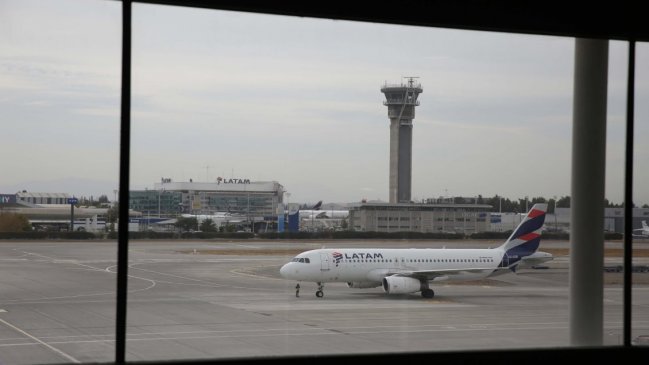 Controladores de tránsito aéreo suspenden paro de este jueves