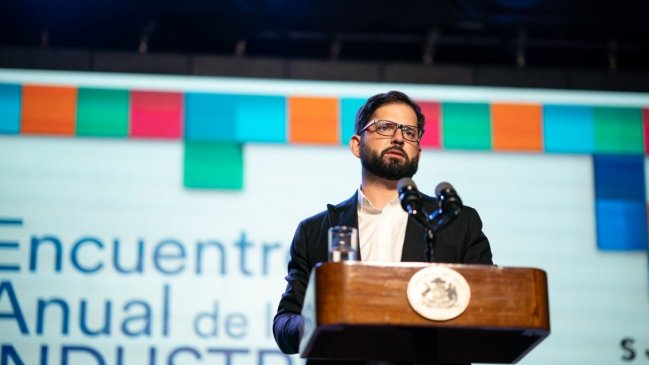 Presidente Boric descartó relación entre viaje a China y desistimiento de Sinovac