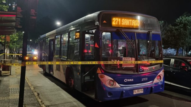 Carabinero de franco baleó a asaltante en una micro en Santiago Centro