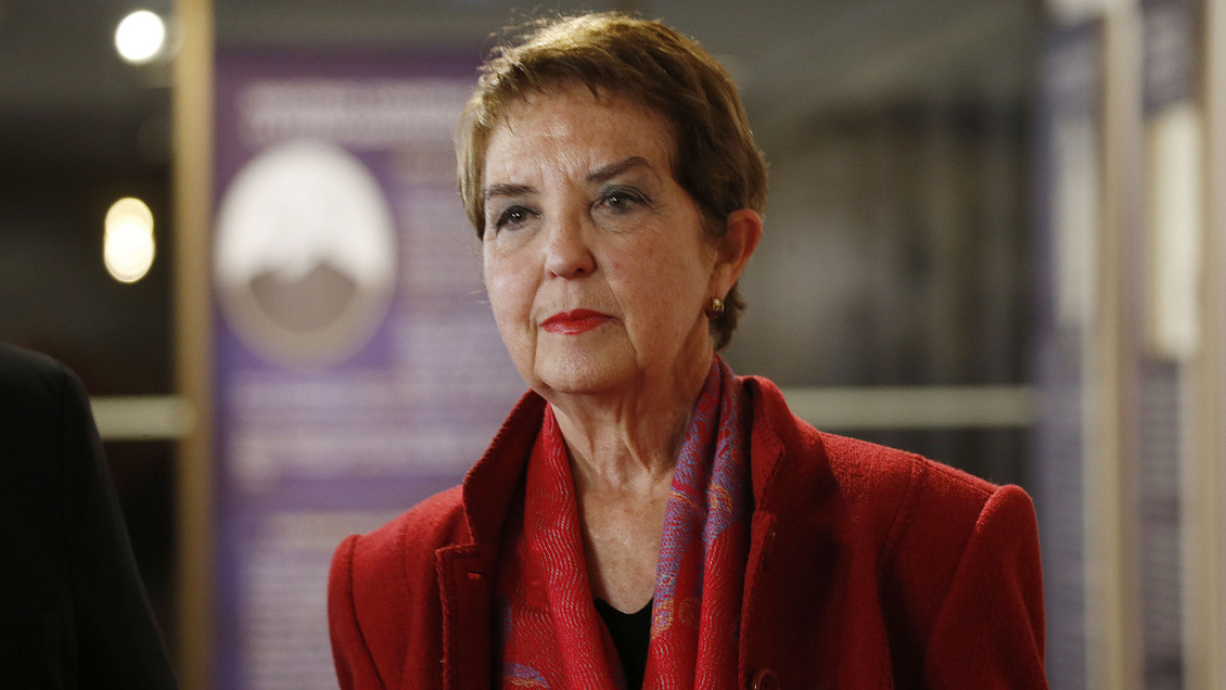 Gloria Hutt: El texto fluye, se lee bien, es bueno y tiene aportes