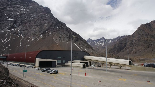 Paso Los Libertadores cerrará desde esta noche por sistema frontal