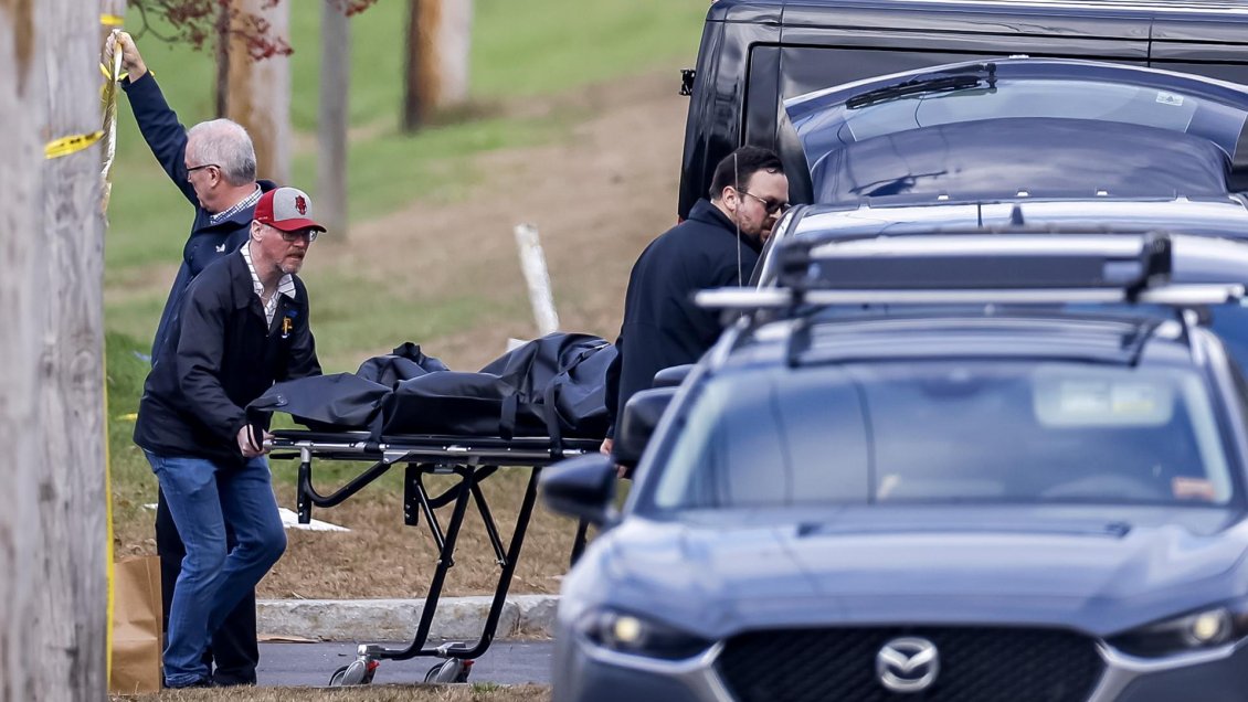 Sospechoso de los tiroteos de Maine fue encontrado muerto en un camión de reciclaje