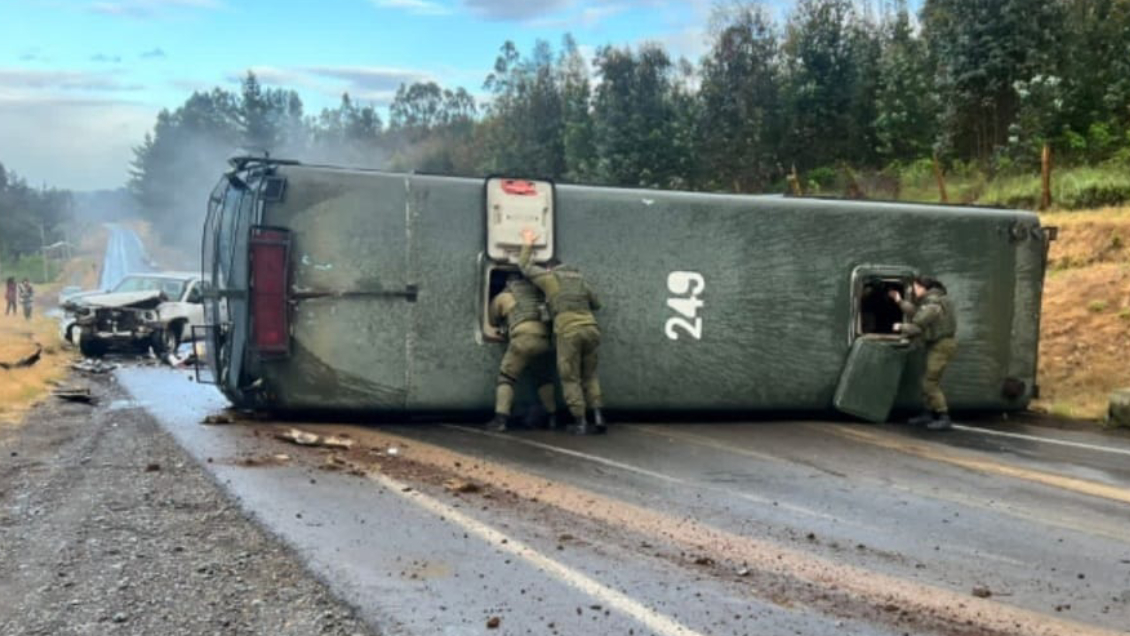 La Araucanía: Volcamiento de bus deja 14 carabineros heridos