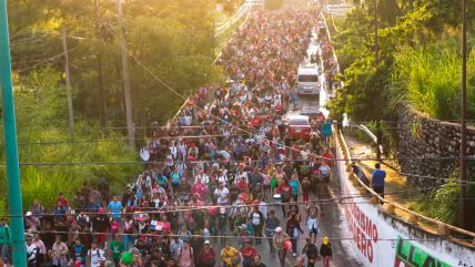   Caravana de 5.000 migrantes partió desde el sur de México rumbo a EE.UU. 