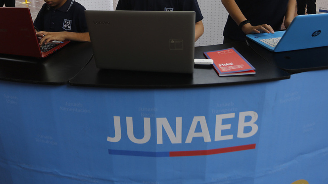 Junaeb y entrega errónea de computadores: 