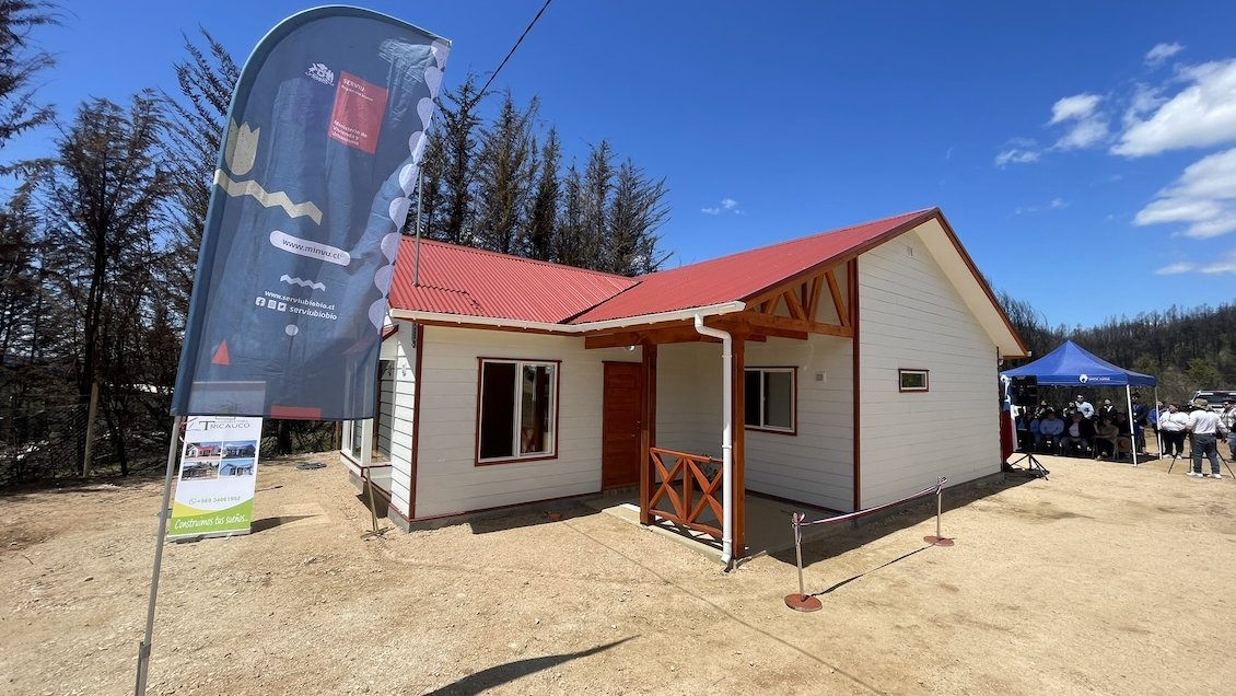 Minvu entregó la primera casa definitiva tras los incendios forestales en Santa Juana