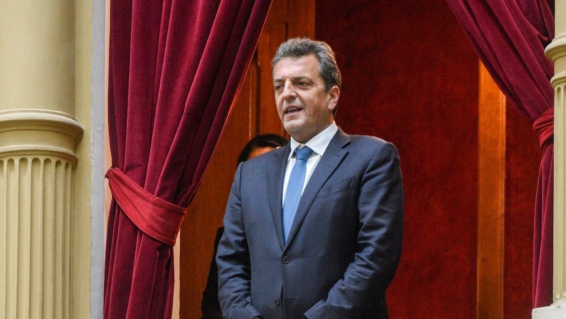 Massa a la policía: 