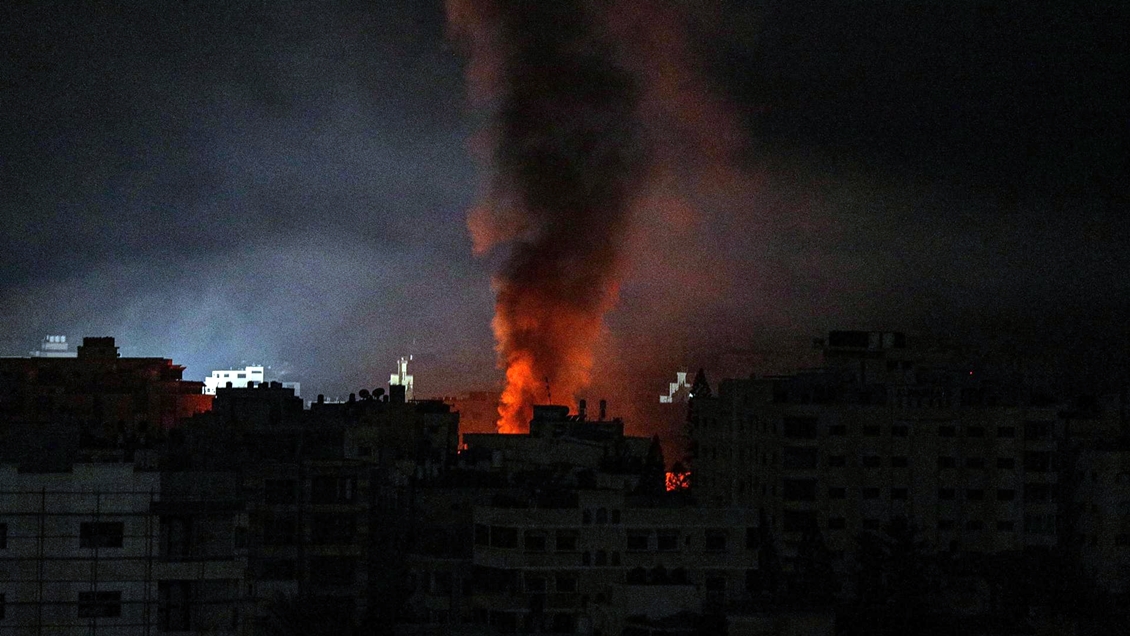 Israel atacó 450 puestos de Hamás y partió la Franja de Gaza en dos