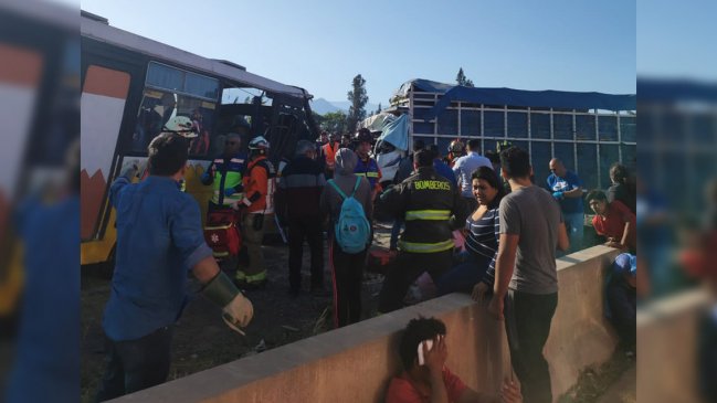 Fatal choque entre bus y camión en Pudahuel: Ambos choferes murieron